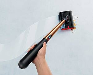 Der Dyson PencilWashM wiegt nur 2,2 kg und 380 g in der Hand