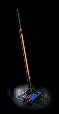 Der PencilWash von Dyson beseitigt nasse Verschmutzungen und Flecken und sorgt für eine schnell trocknende Bodenoberfläche