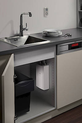 Durchlauferhitzer bieten ein sehr effizientes, dezentrales Verfahren der Wassererwärmung, die direkt am Verbrauchsort erfolgt (Foto AEG, großes Foto oben Clage)