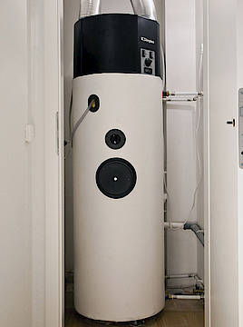 Bei Integralgeräten sorgen Wärmetauscher und Wärmepumpe für eine hohe Ausnutzung der in der Abluft enthaltenen Energie und nutzen diese zur Warmwasseraufbereitung (Foto Dimplex)
