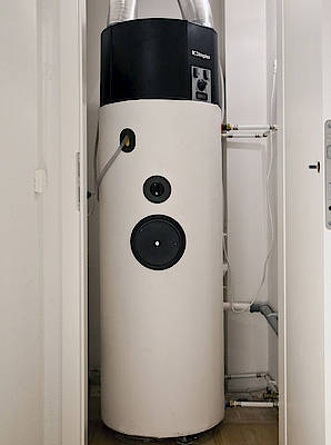Bei Integralgeräten sorgen Wärmetauscher und Wärmepumpe für eine hohe Ausnutzung der in der Abluft enthaltenen Energie und nutzen diese zur Warmwasseraufbereitung (Foto Dimplex)