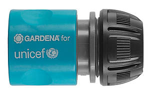 Den blauen Wasserstop mit dem Aufdruck „GARDENA for UNICEF“ gibt es ab jetzt im Bewässerungsset als limitierte Sonderedition zugunsten von UNICEF