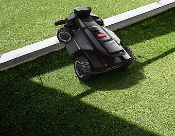 Segway Navimow hat seine Mähroboter-Modelle X420 und i206 AWD erfolgreich der strengen Prüfung des TÜV Rheinland unterzogen