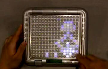 Das Yamaha Tenori-On ist über leuchtende LEDs steuerbar. (Fotos:Yamaha)