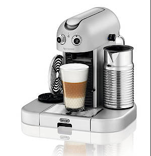 Die Kapsel-Automaten Maestria und Gran Maestria (Abb.) von De’Longhi jetzt auch für feine Milch-Kaffee-Spezialitäten