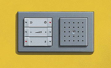 Das Gira Unterputz-Radio liefert gute Unterhaltung direkt aus der Wand