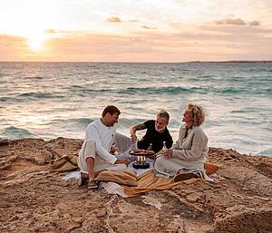 Die kompakte, multifunktionale Grill-Innovation wird mit geruchs- und rauchfreiem Bioethanol betrieben