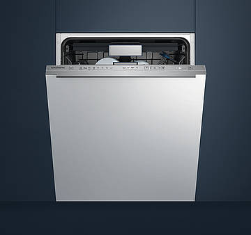 Die neuen Geschirrspüler von Grundig sind mit dem innovativen dreiarmigen CornerWash-Sprüharm ausgestattet, der in rechteckigen Bahnen jeden Winkel der Spülmaschine erreicht