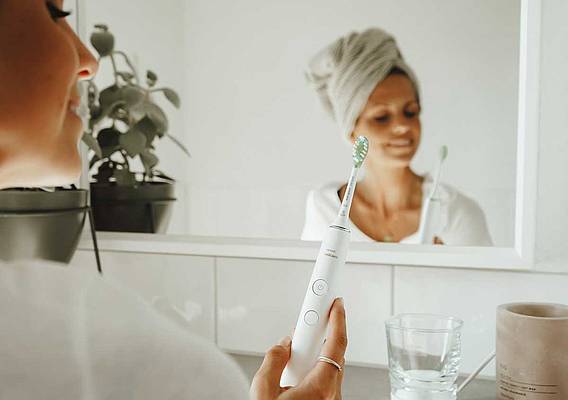 Die Philips Sonicares Premium-Schallzahnbürste DiamondClean bekommt jetzt ein Upgrade mit der neuen DiamondClean 9000er Serie