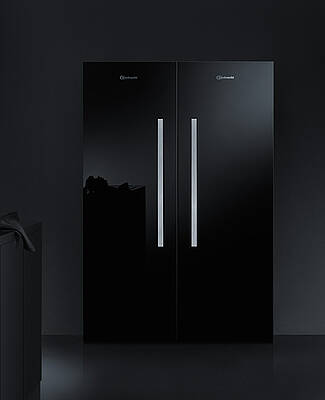 Die neue Bauknecht BlackLine Serie in glänzendem Schwarz lässt das Herz von Hobbyköchen und Designliebhabern gleichermaßen höher schlagen
