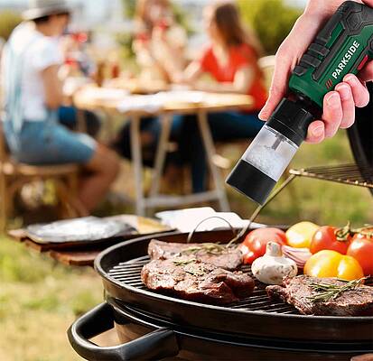Mit dem BBQ-Aufsatzset wird der handliche Parkside Schrauber mit USB-C-Ladeanschluss auch als Grillgebläse, Korkenzieher oder Salz- und Pfeffermühle...