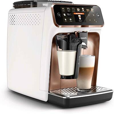 Mit dem Philips Latte Go 5400 mit trendigem rosefarbenen Chrom lassen sich auf Tastendruck aromatische Kaffeespezialitäten wie Kaffee, Espresso, Cappuccino und Latte Macchiato zubereiten