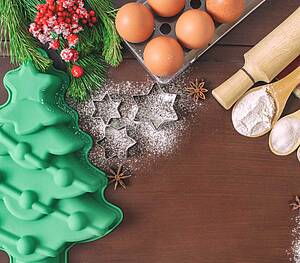 Sicher backen in der Advents- und Weihnachtszeit. TÜV Rheinland prüft Haushaltswaren und Produkte mit Lebensmittelkontakt nach geltenden Richtlinien und Qualitätsnormen