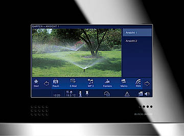 Die GARDENA-Gartentechnik ist in die zentrale Bedienung