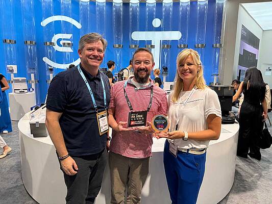 (v.l.n.r.) John Travis Seward, EVG Media, Matt Pace, EVG Media, Alexandra Alguel, ECOVACS Robotics