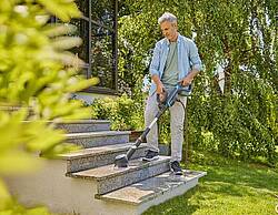 Die Reinigung rund um Haus und Garten gelingt mit dem Akku-Multi-Reiniger AquaBrush mühelos und bequem, denn das modulare Konzept mit unterschiedlichen Aufsätzen ermöglicht zahlreiche Einsatzmöglichkeiten