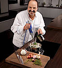 Kenwood Stabmixer Triblade HB 856 aus der Lafer-Edition: mixt Suppen und Saucen schaumig luftig und reduziert Spritzer