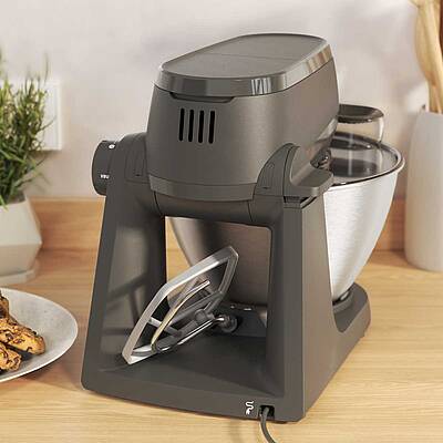 Der Kenwood Multi Tasker KHC30.050GY in Anthrazit kommt mit viel Zubehör für jede Küchenaufgabe