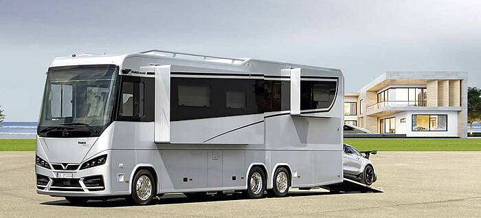 Luxus-Reisemobile wie der VARIO Perfect 1200 Platinum von VARIOmobil sind kleine Villen auf Rädern. Von den edlen Wohnmobilen werden pro Jahr nicht mehr als 10 bis 12 auf Kundenwunsch individuell von Hand gefertigt. Für diese Premium-Manufaktur-Arbeit muss ein Kunde tief in die Tasche greifen – zwischen einer halben Million als Basispreis und etwa 2 Millionen Euro