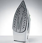 Mit seiner keramikbeschichteten Sohle mit Antihaft-Effekt sorgt der neue Dampfbügelautomat Severin BA 3220 für glatte Verhältnisse