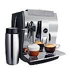 Die Impressa Z5 Chrom ist zugleich Espresso-/Kaffeevollautomat und schickes Einrichtungs-Accessoire